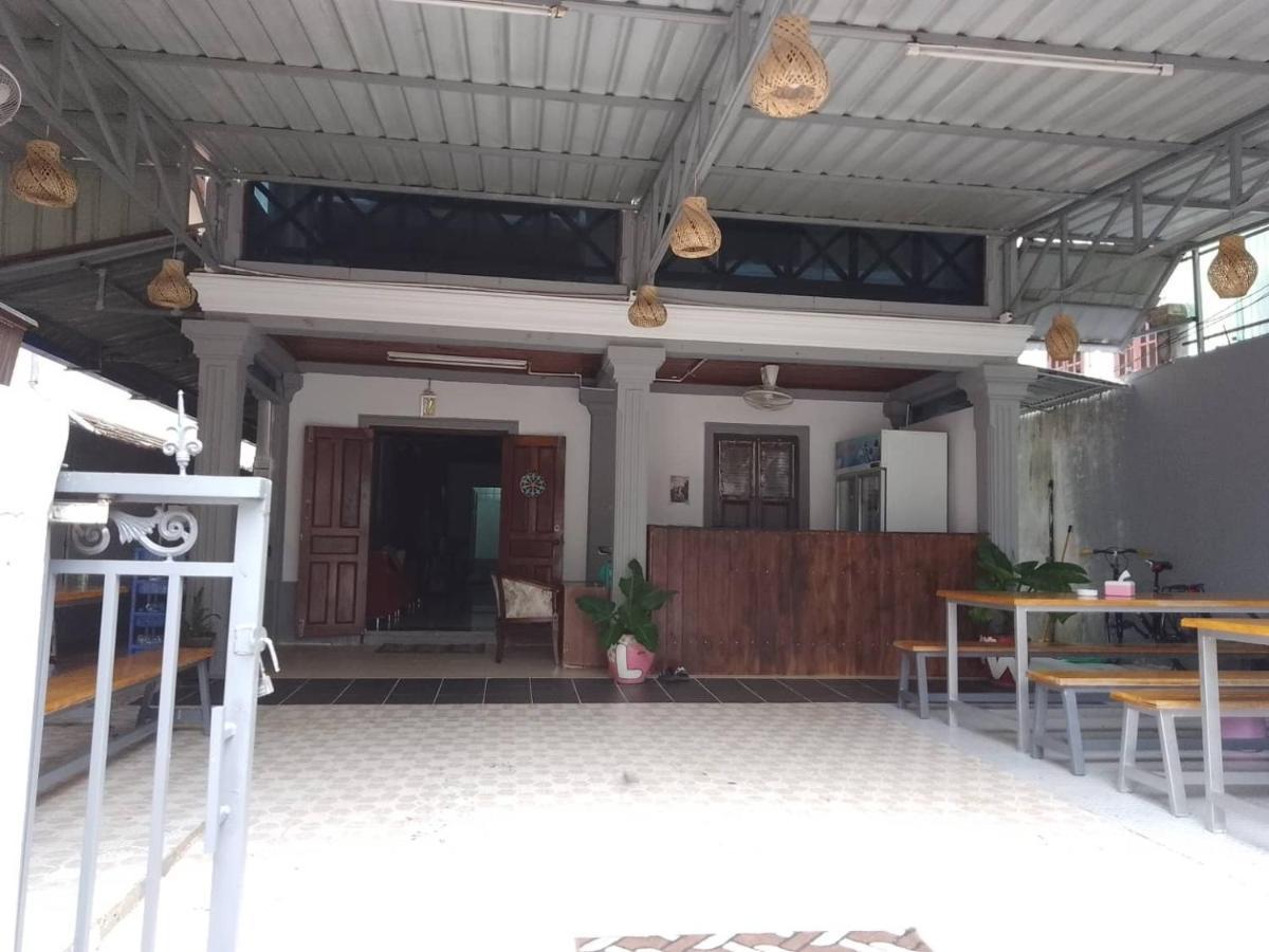 Funny Backpacker Hostel Luang Prabang Extérieur photo